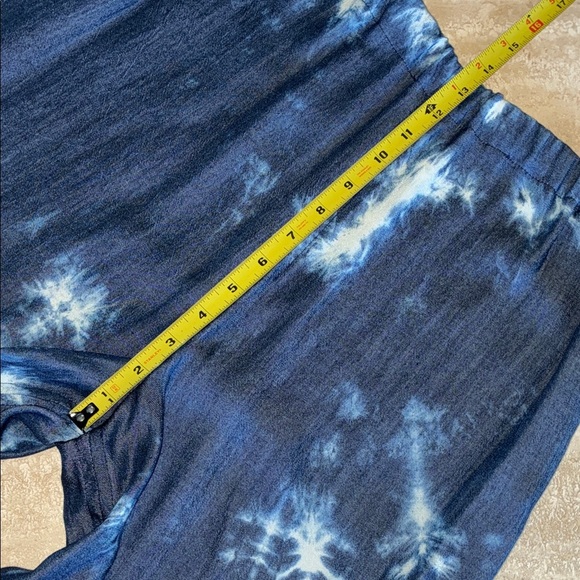 Blue Tie-Dye Set: Peplum Top & Wide Leg Capri Pants. M - Picture 13 of 17